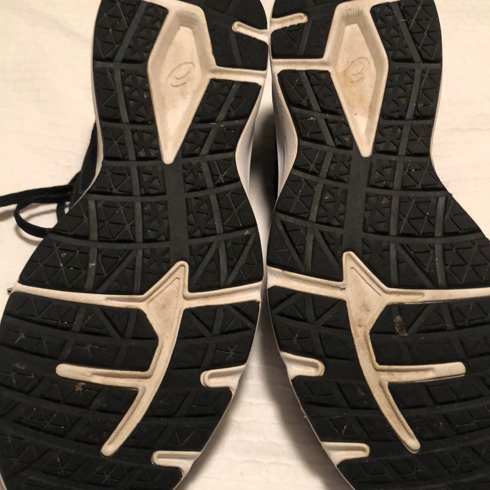 ASICS - Picture 4 of 5